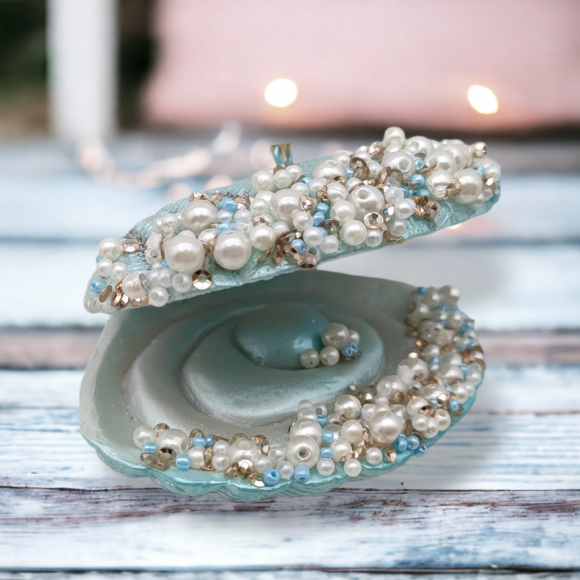 Blue Clam Shell w/Pearls Orn