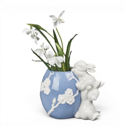 7in Bunnies Climbing on Egg Vase Min/3